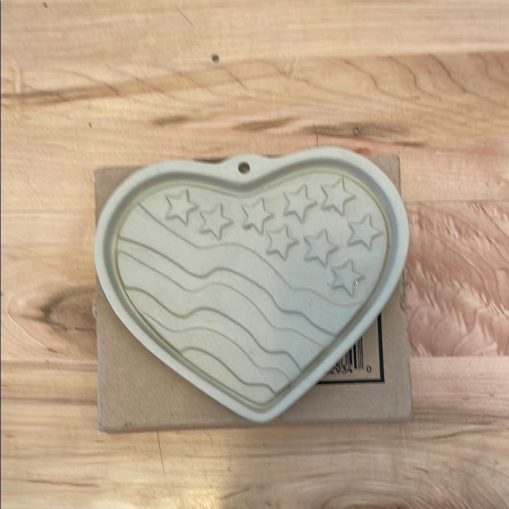 The Pampered Chef 2005 Last Collectors Edition Heart-Shaped Flag Mold - NIB